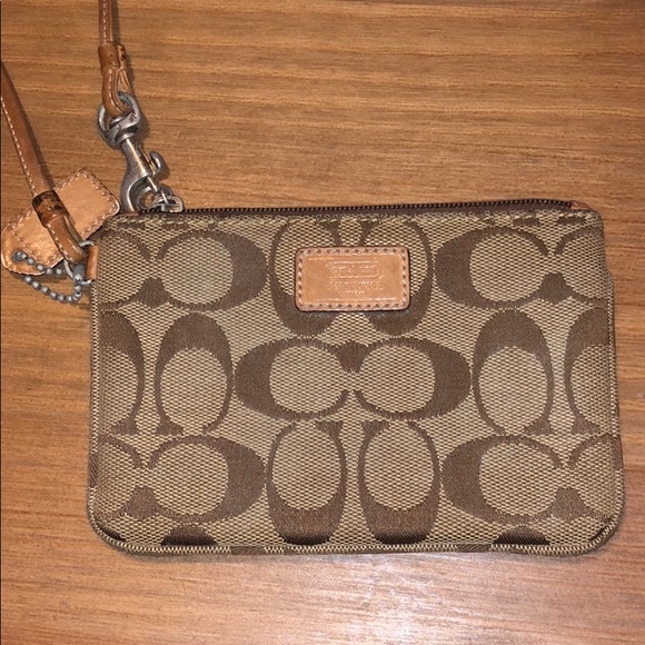 Coach Handbags - Coach wristlet!